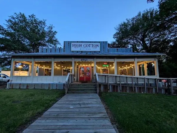 1260 Clarksville Street, Paris, TX 75460