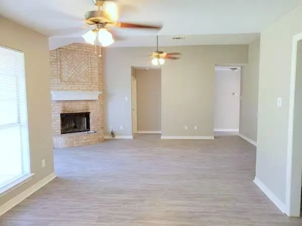 516 Bluebird Lane, Red Oak, TX 75154