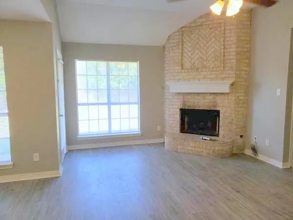 516 Bluebird Lane, Red Oak, TX 75154