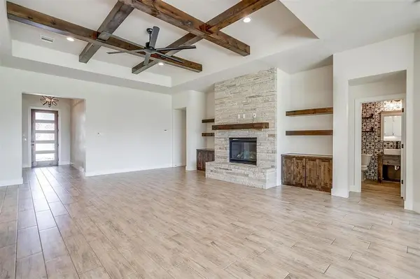 1221 Crown Valley Drive, Weatherford, TX 76087