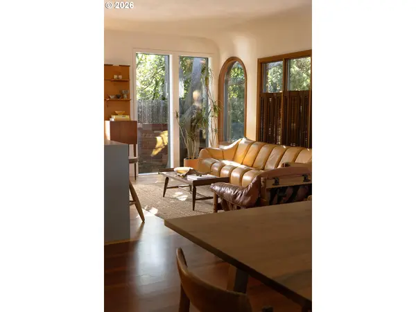 6015 SE SALMON ST, Portland, OR 97215