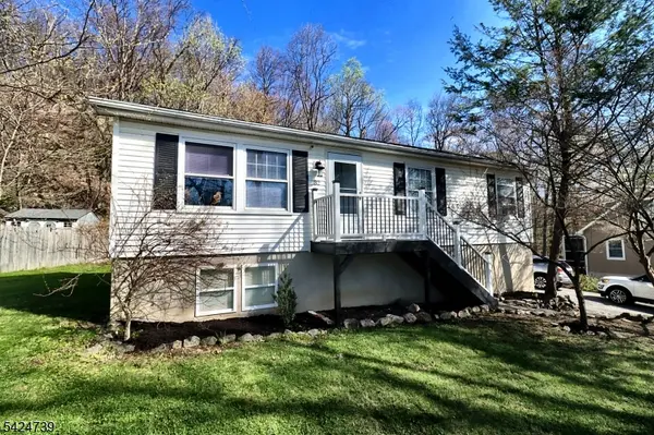 32 Panorama Dr, Vernon Twp., NJ 07461