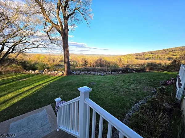 8 Danielle Dr, Liberty Twp., NJ 07838