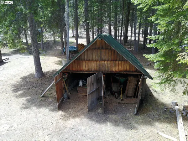 80 DIAMOND LAKE LOOP, Chemult, OR 97731