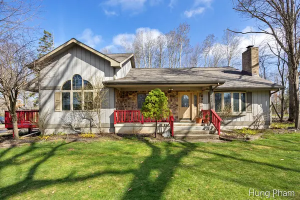 7724 W Lake DR, Morton Twp, MI 49346