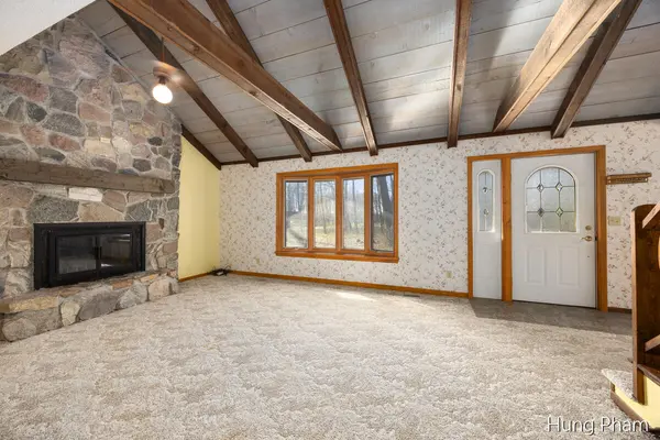 7724 W Lake DR, Morton Twp, MI 49346