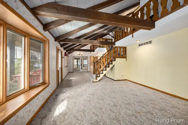 7724 W Lake DR, Morton Twp, MI 49346