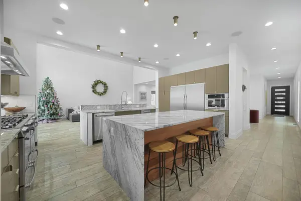 124 N Oak ST, Traverse City, MI 49684