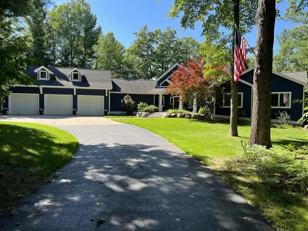 6802 Brandow Woods, Long Lake Twp, MI 49684