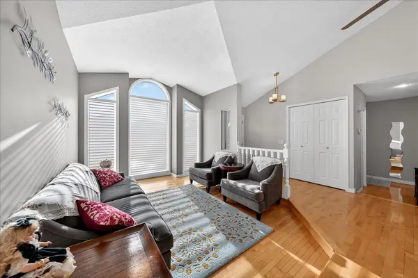 137 Woodbrook RD SW, Calgary, AB T2W 6C6