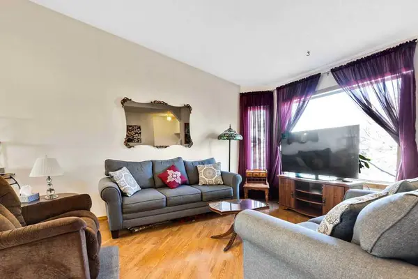 25 Knight ST, Okotoks, AB T1S1G3