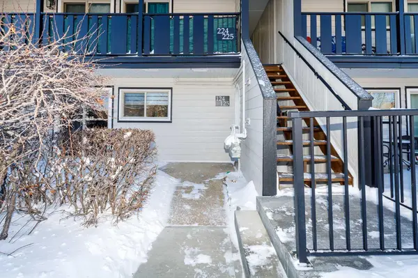 54 Bell ST #125, Red Deer, AB T4R 1M8