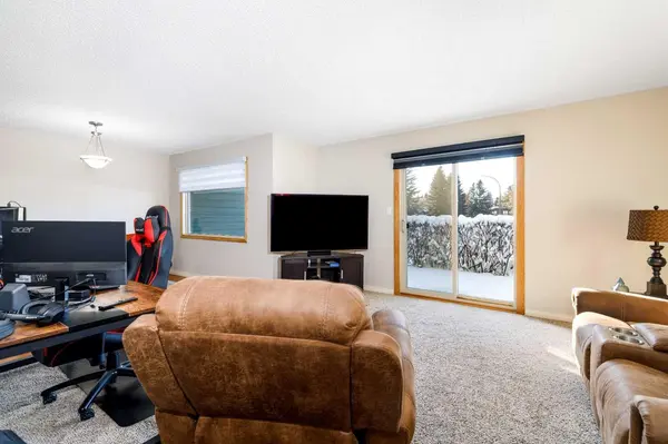 54 Bell ST #125, Red Deer, AB T4R 1M8