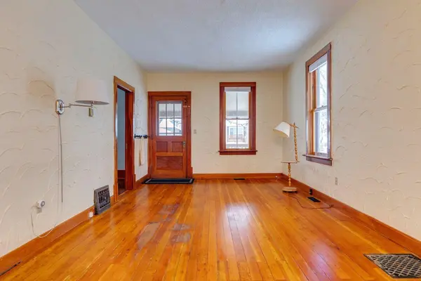 77 Elma ST W, Okotoks, AB T1S 1J8