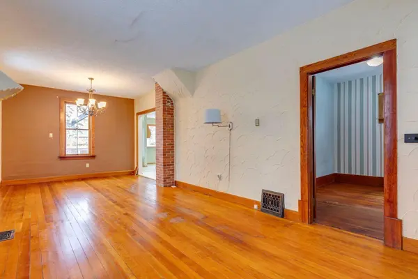 77 Elma ST W, Okotoks, AB T1S 1J8