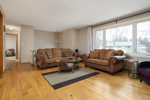 6607 44 AVE, Camrose, AB T4V3L1