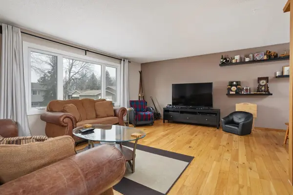 6607 44 AVE, Camrose, AB T4V3L1