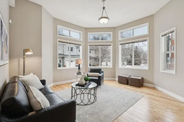 17 Prestwick Pond TER SE, Calgary, AB T2Z 3Z7