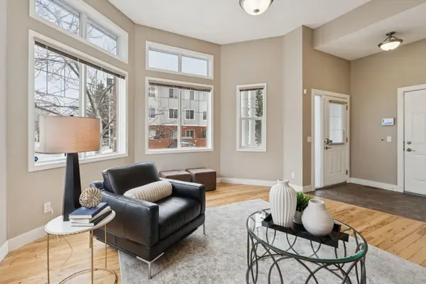 17 Prestwick Pond TER SE, Calgary, AB T2Z 3Z7