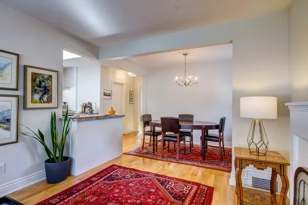 3 Kenrae RD, Toronto C11, ON M4G 1X9