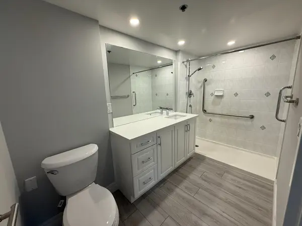 2 Neptune DR #605, Toronto C04, ON M6A 3E6
