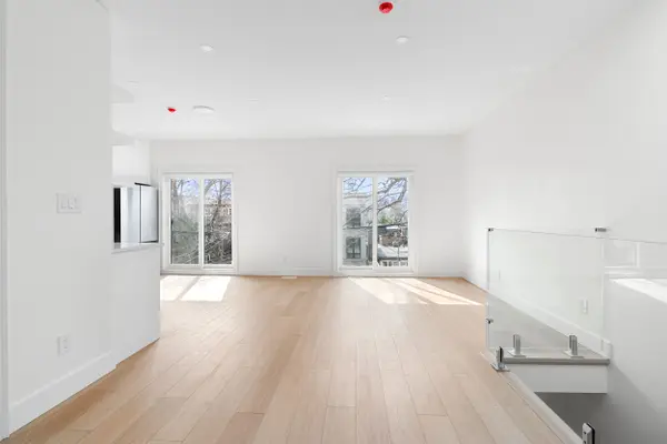 21 Farnham AVE #Laneway, Toronto C02, ON M4V 1H6