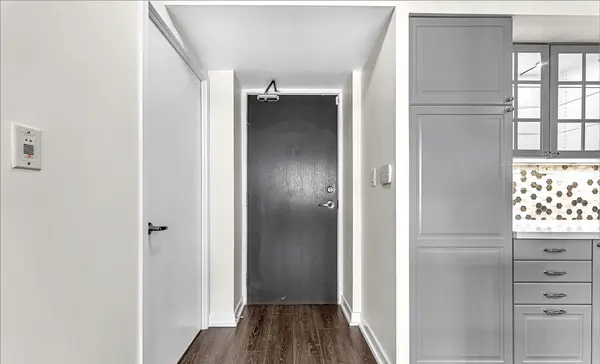 25 Capreol CT #1505, Toronto C01, ON M5V 3Z7