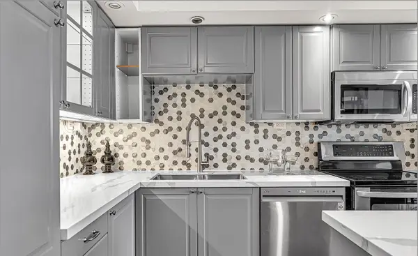 25 Capreol CT #1505, Toronto C01, ON M5V 3Z7