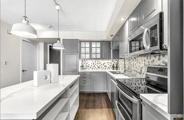 25 Capreol CT #1505, Toronto C01, ON M5V 3Z7