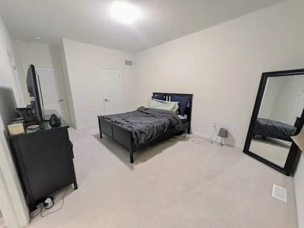 1075 Pisces TRL, Pickering, ON L1X 0P7