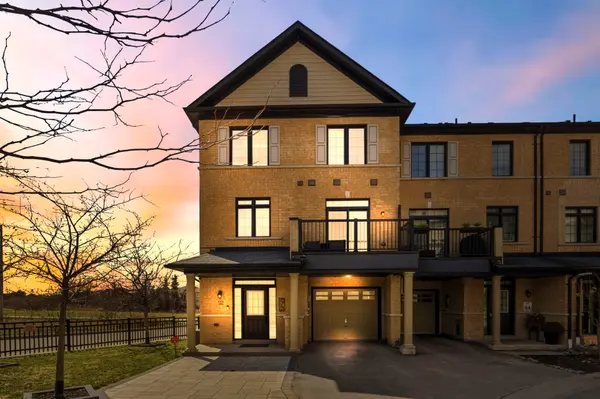 52 Quarrie LN, Ajax, ON L1T 0N1