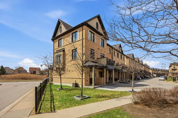 52 Quarrie LN, Ajax, ON L1T 0N1