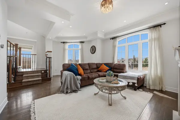 52 Quarrie LN, Ajax, ON L1T 0N1