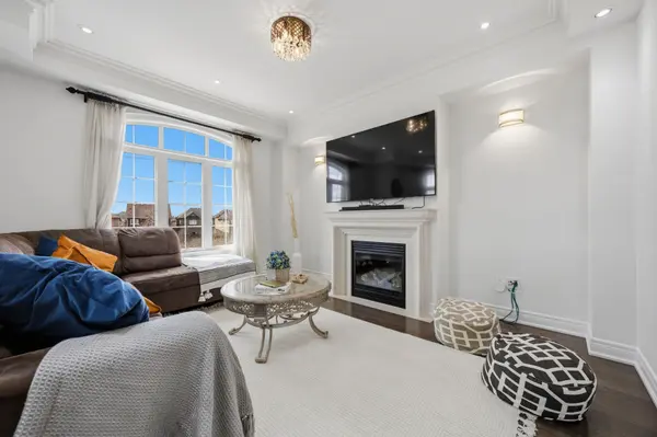 52 Quarrie LN, Ajax, ON L1T 0N1