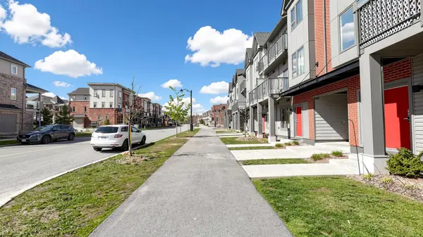 2635 William Jackson DR #1119, Pickering, ON L1X 0L6