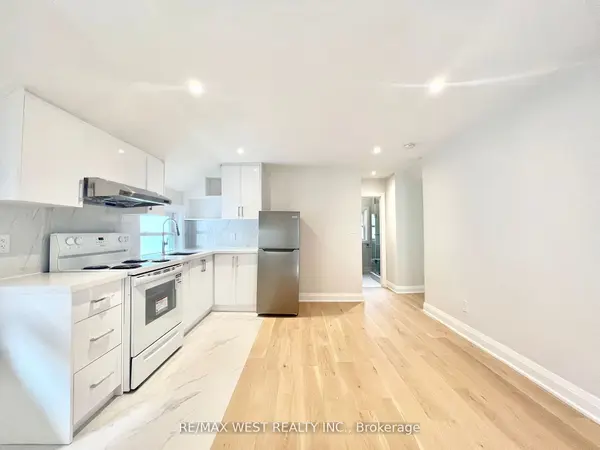 4 Sutherland AVE #2nd Flr, Toronto E03, ON M4C 1R8