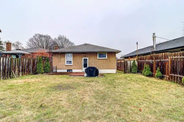 962 Willowdale AVE #Upper Level, Oshawa, ON L1H 1W4