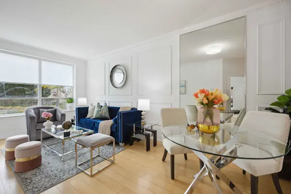 62 Suncrest BLVD #105, Markham, ON L3T 7Y6