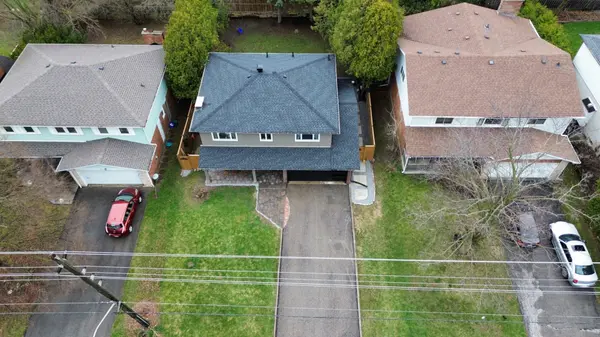 10 Thorny Brae DR, Markham, ON L3T 3G4