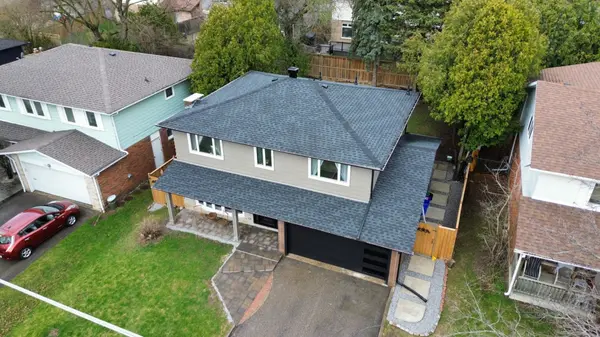 10 Thorny Brae DR, Markham, ON L3T 3G4