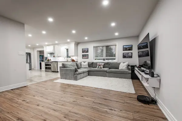 8 Cardwell CT, Adjala-tosorontio, ON L0G 1W0