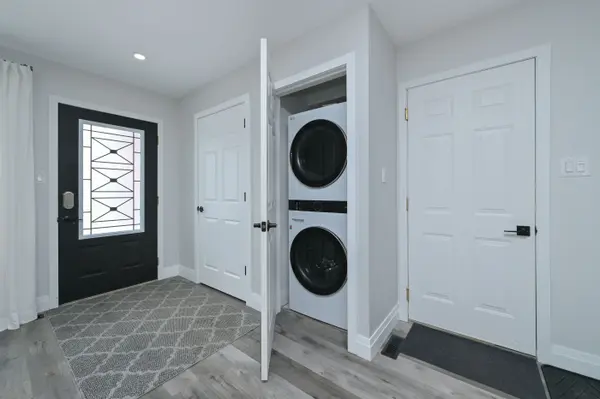 10 St. Bruno's CIR, Barrie, ON L4N 0B9