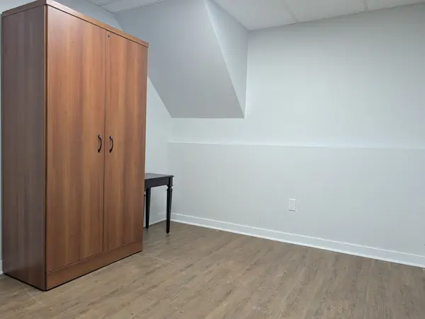 31 Buchanan ST, Barrie, ON L4M 6B5