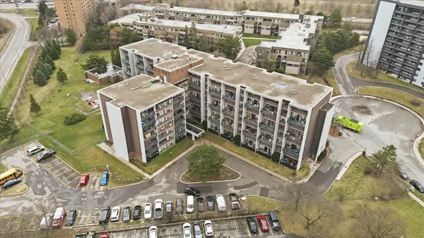 2121 Roche CT #707, Mississauga, ON L5K 2C7