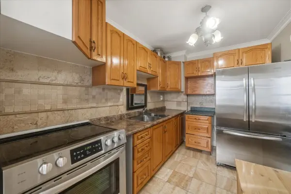 2121 Roche CT #707, Mississauga, ON L5K 2C7