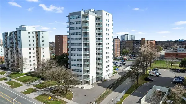 2345 Confederation Pkwy #203, Mississauga, ON L5B 2H3