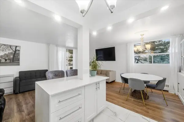 2345 Confederation Pkwy #203, Mississauga, ON L5B 2H3