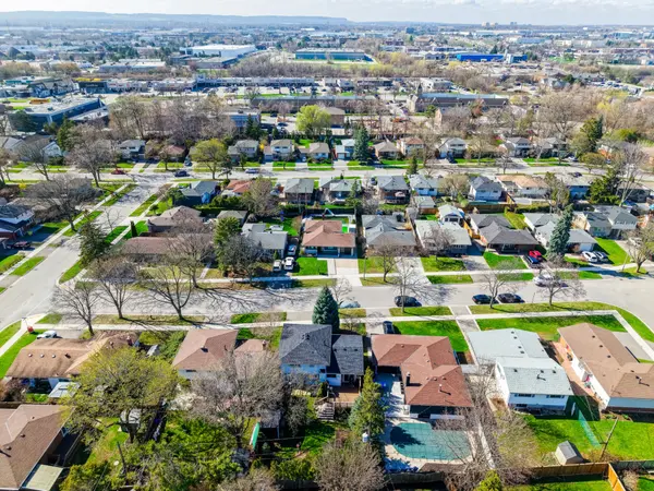 669 Geneva Park DR, Burlington, ON L7N 3C2