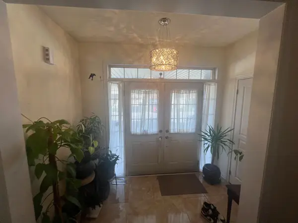 48 bellcrest RD #1, Brampton, ON L6Y 0Z7