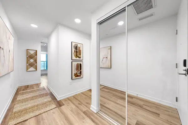 6 Chartwell RD #208, Toronto W07, ON M8Z 0H2